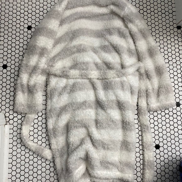 Berkshire blanket robe size small/ medium - Picture 3 of 3